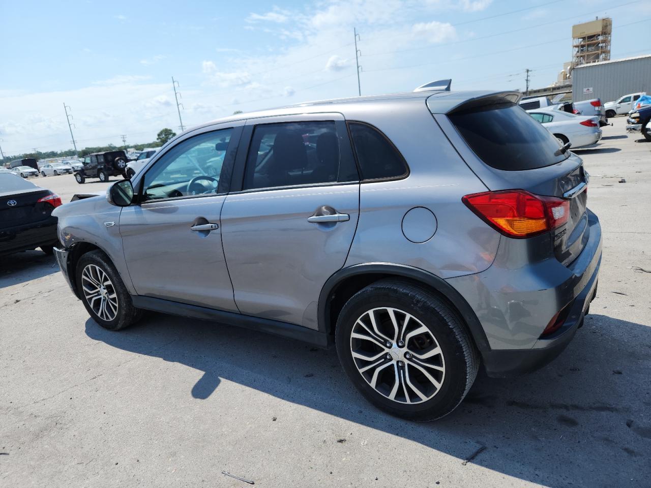 MITSUBISHI OUTLANDER SE