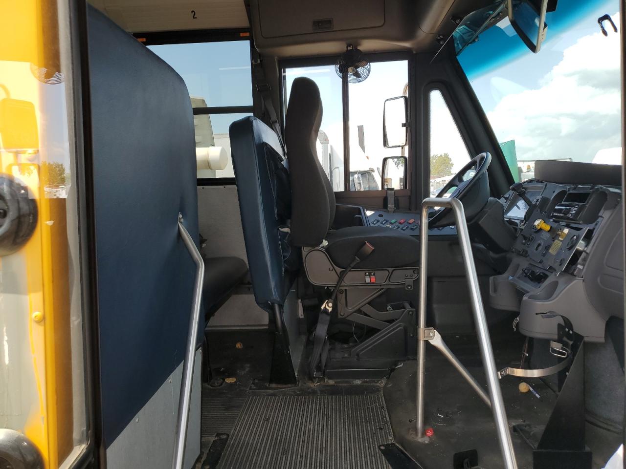 Lot #3286594170 2021 FREIGHTLINER CHASSIS B2