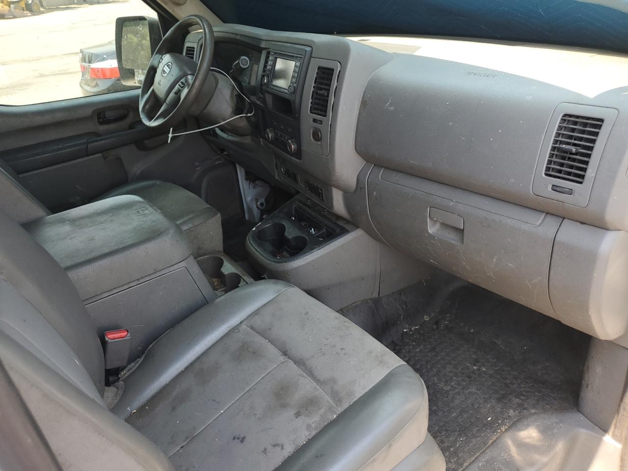 NISSAN NV2500 2500 S