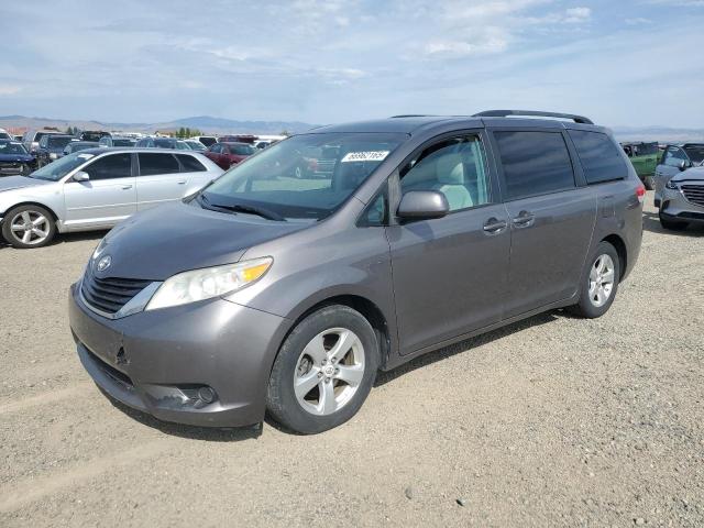TOYOTA SIENNA LE