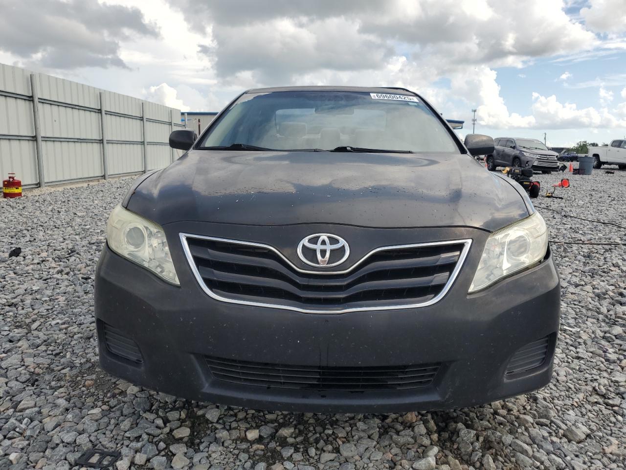 TOYOTA CAMRY BASE