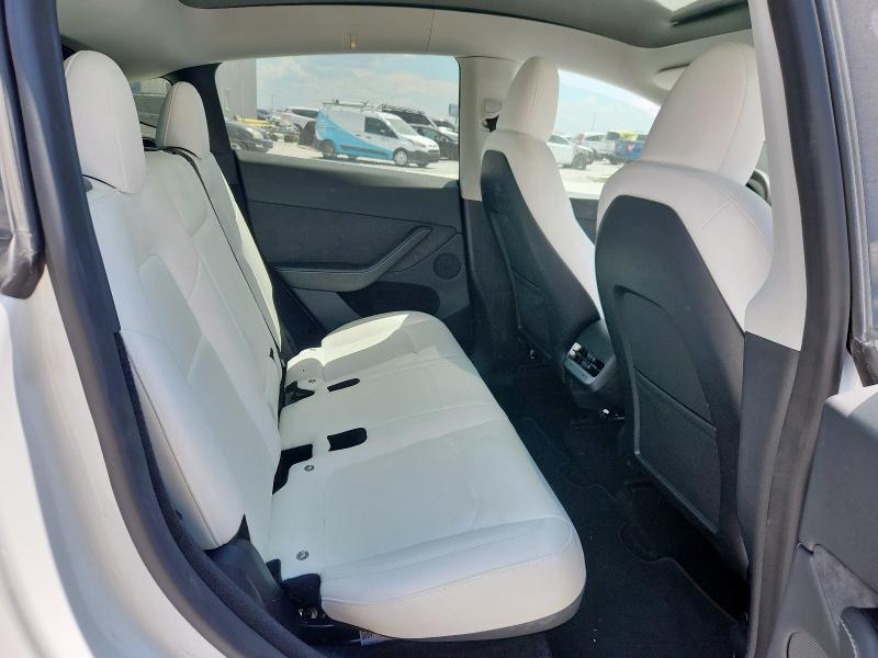 2024 TESLA MODEL Y 7SAYGDEE5RA255185