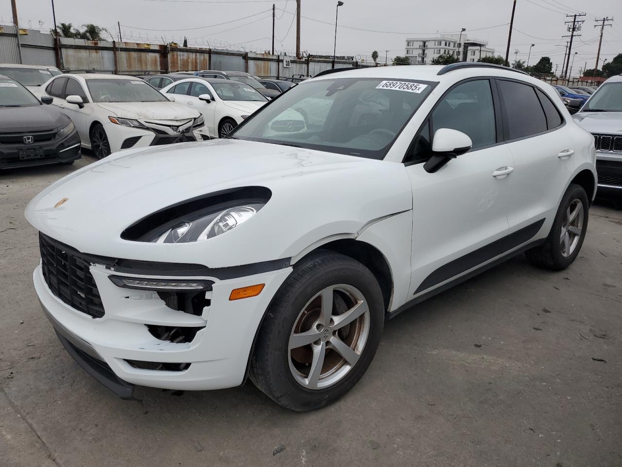 PORSCHE MACAN
