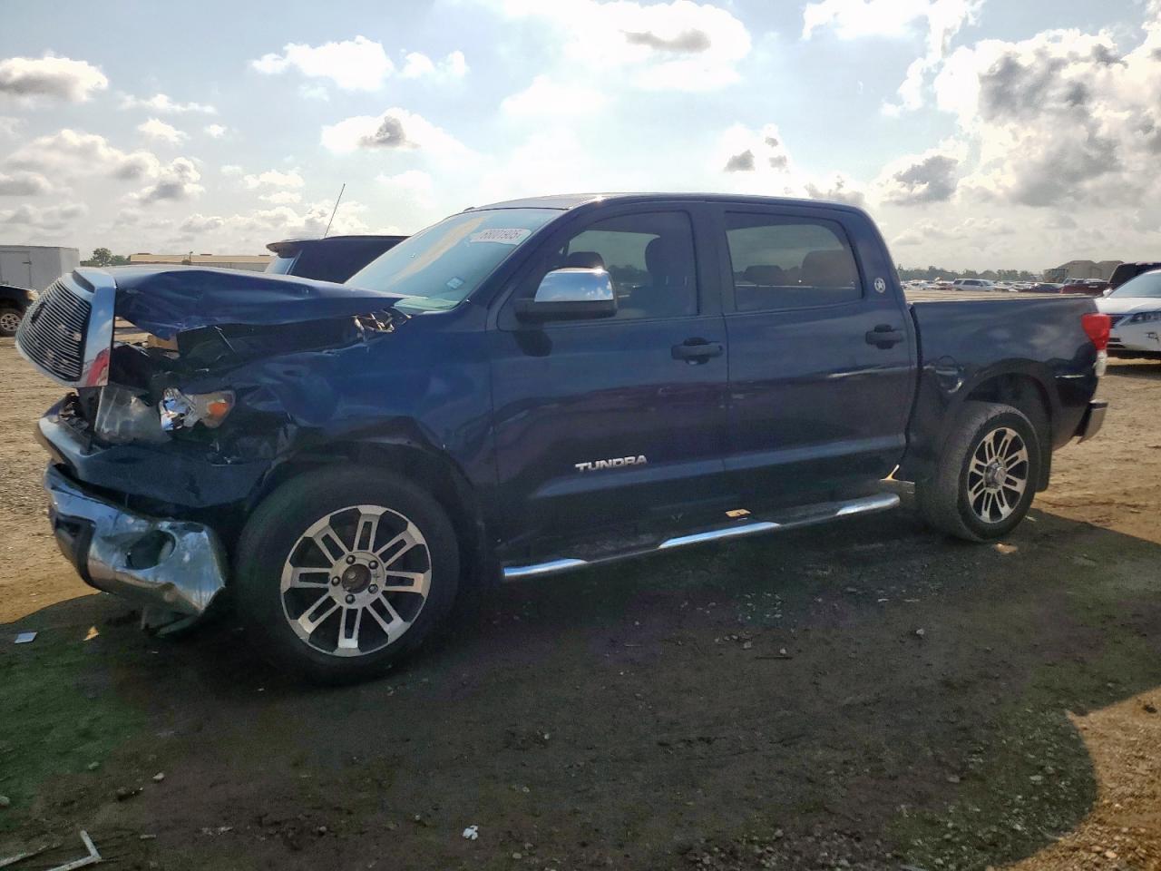 TOYOTA TUNDRA CREWMAX SR5