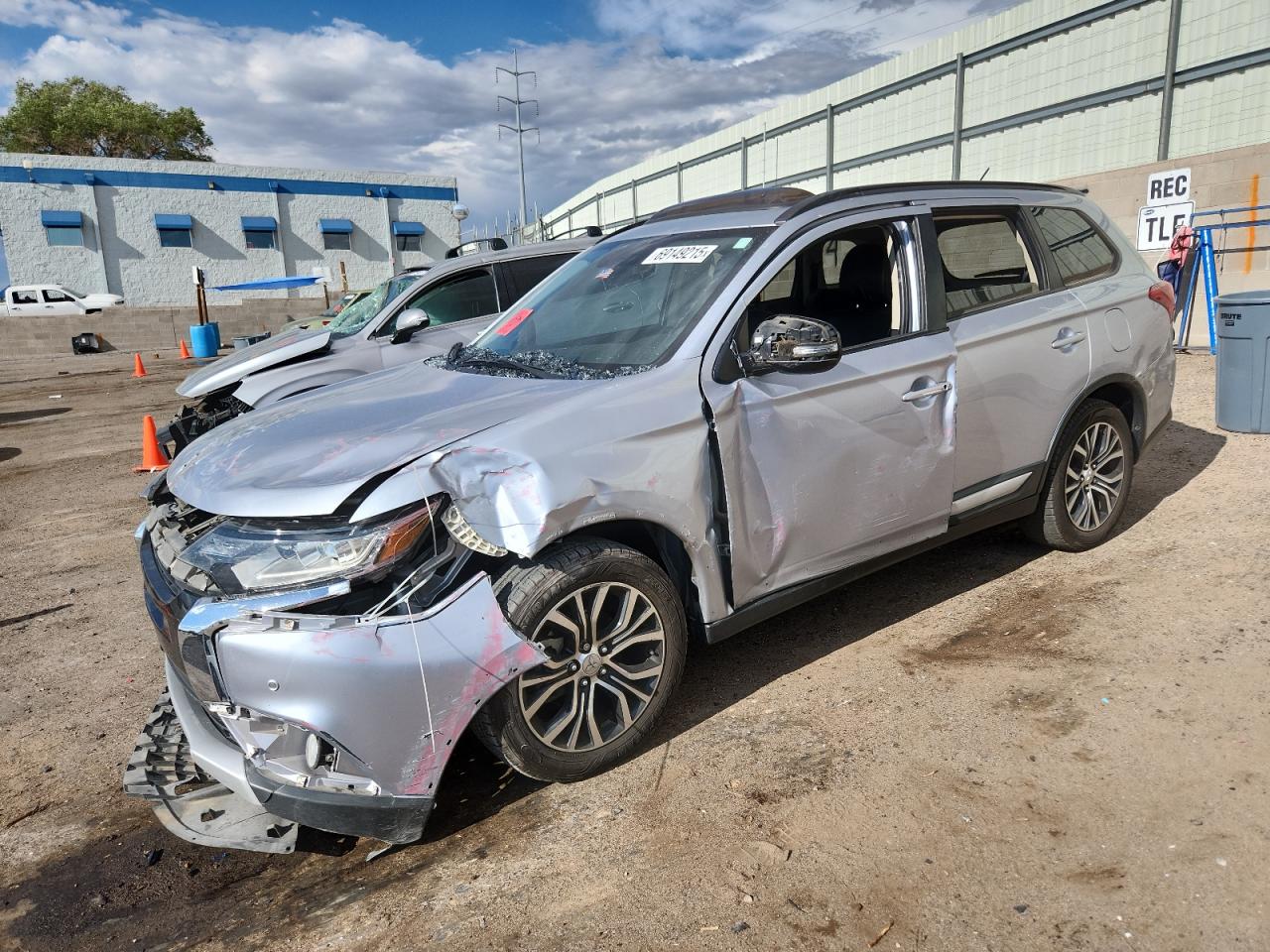 MITSUBISHI OUTLANDER SE