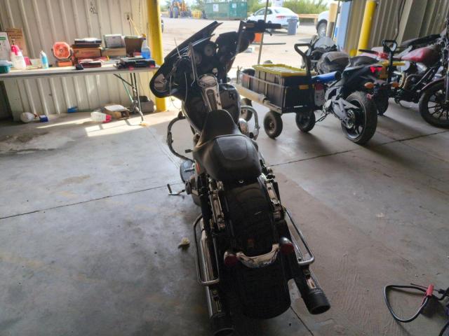 2011 HARLEY-DAVIDSON FLHX - 1HD1KB415BB643964