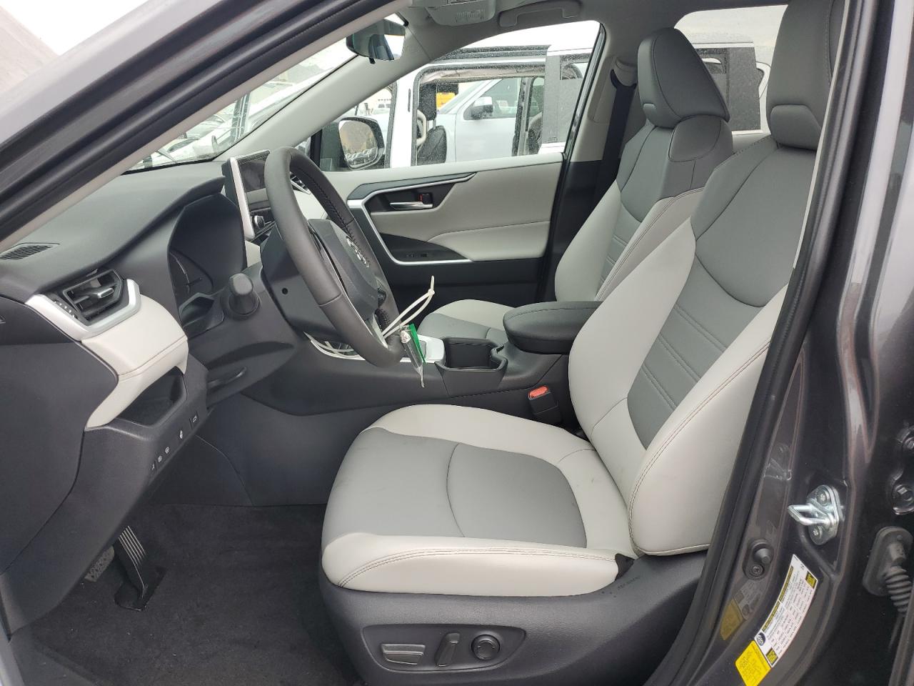 TOYOTA RAV4 XLE PREMIUM