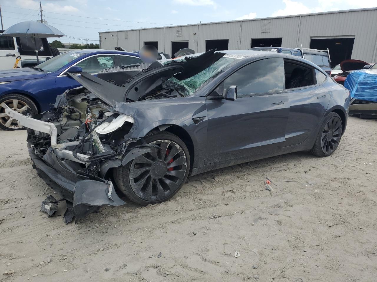 TESLA MODEL 3