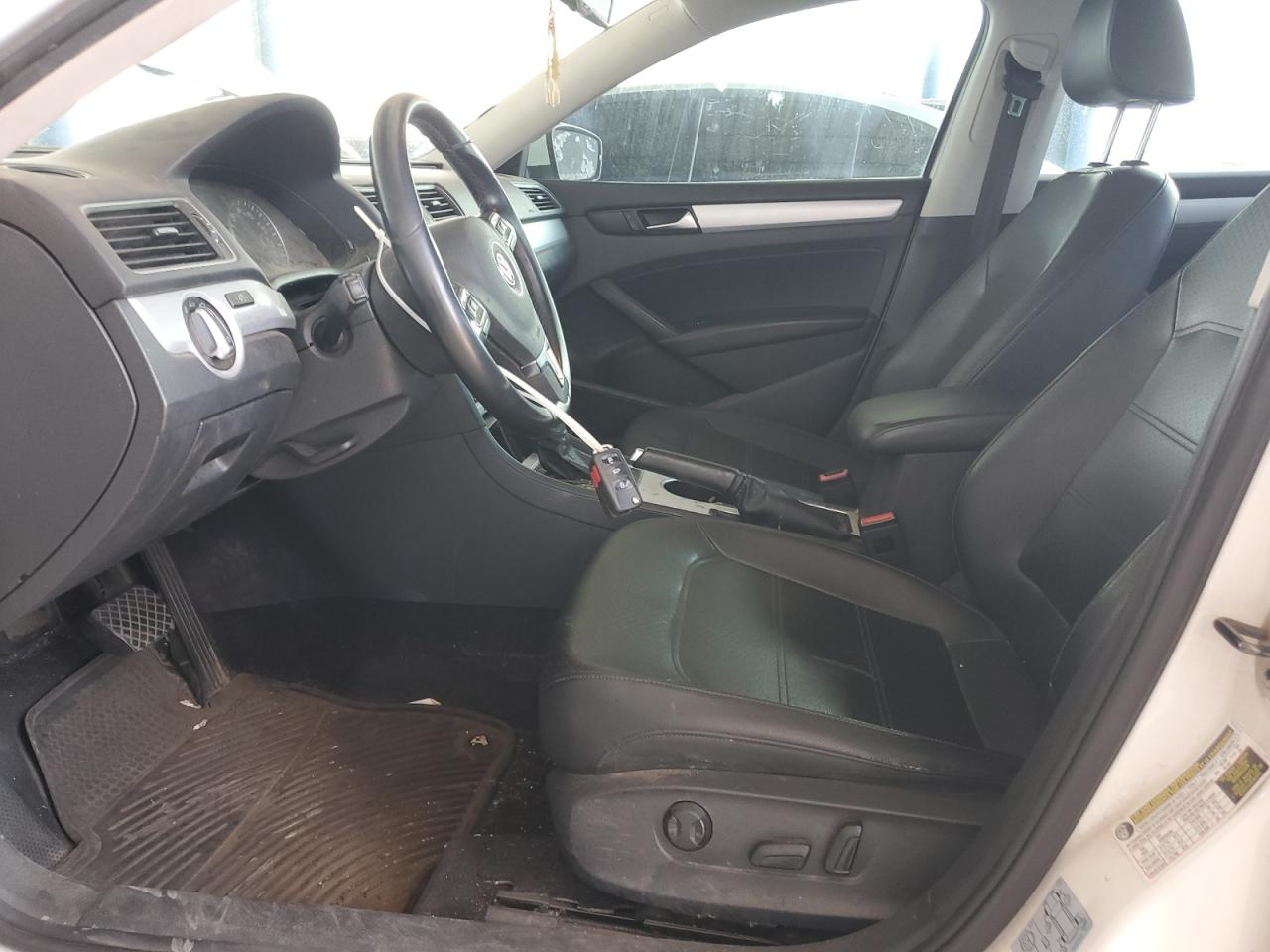 VOLKSWAGEN PASSAT SE