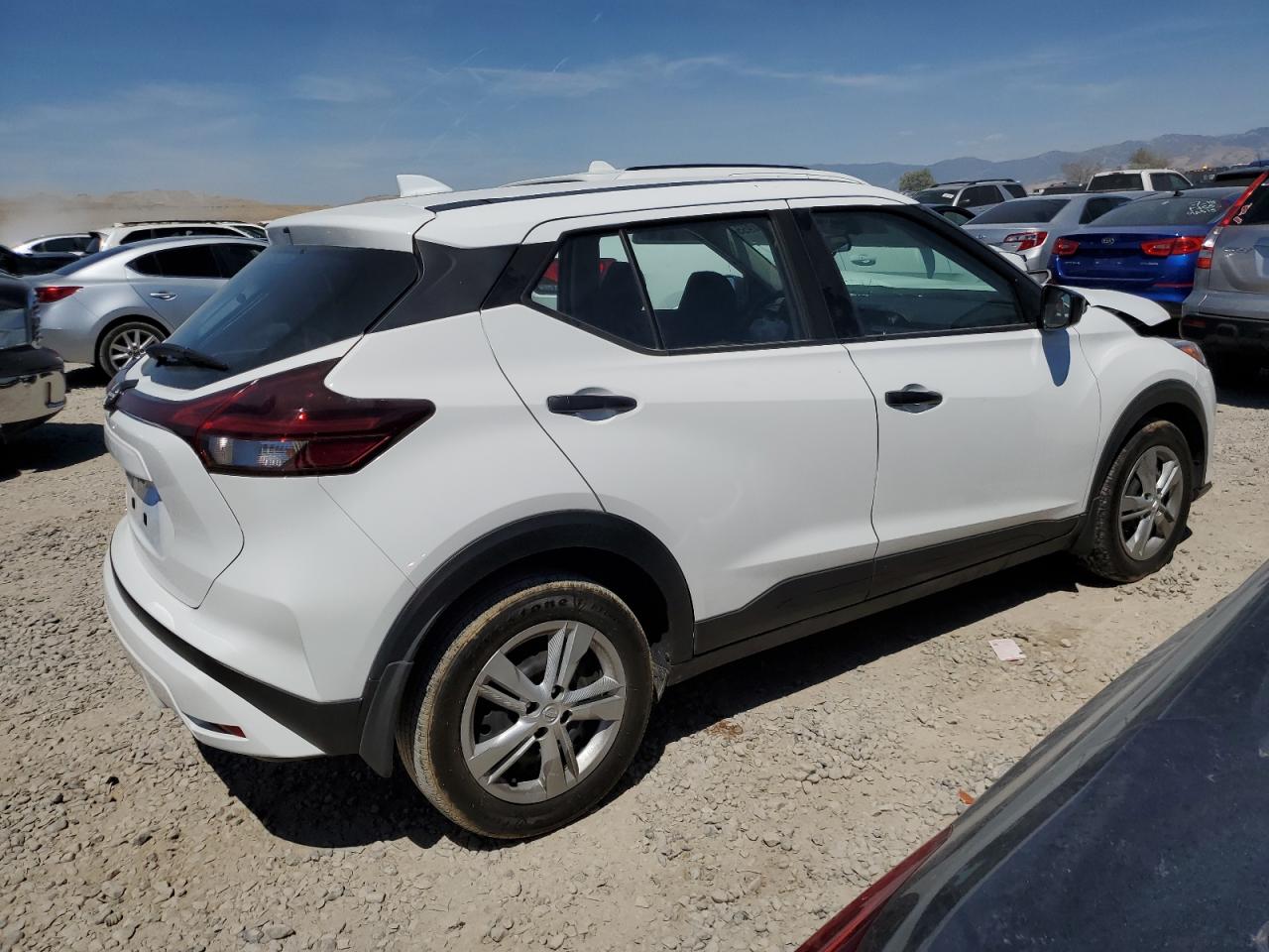NISSAN KICKS S