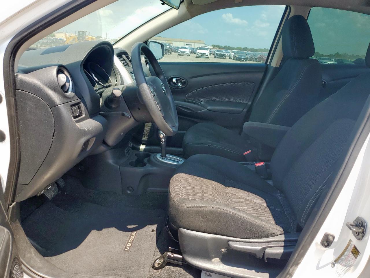 NISSAN VERSA S