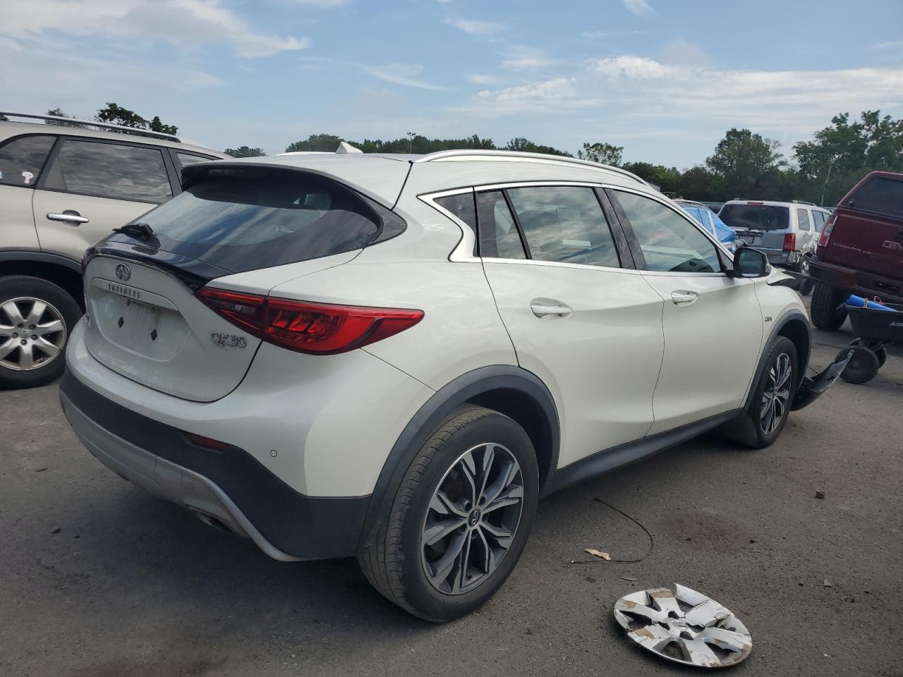 INFINITI QX30 BASE