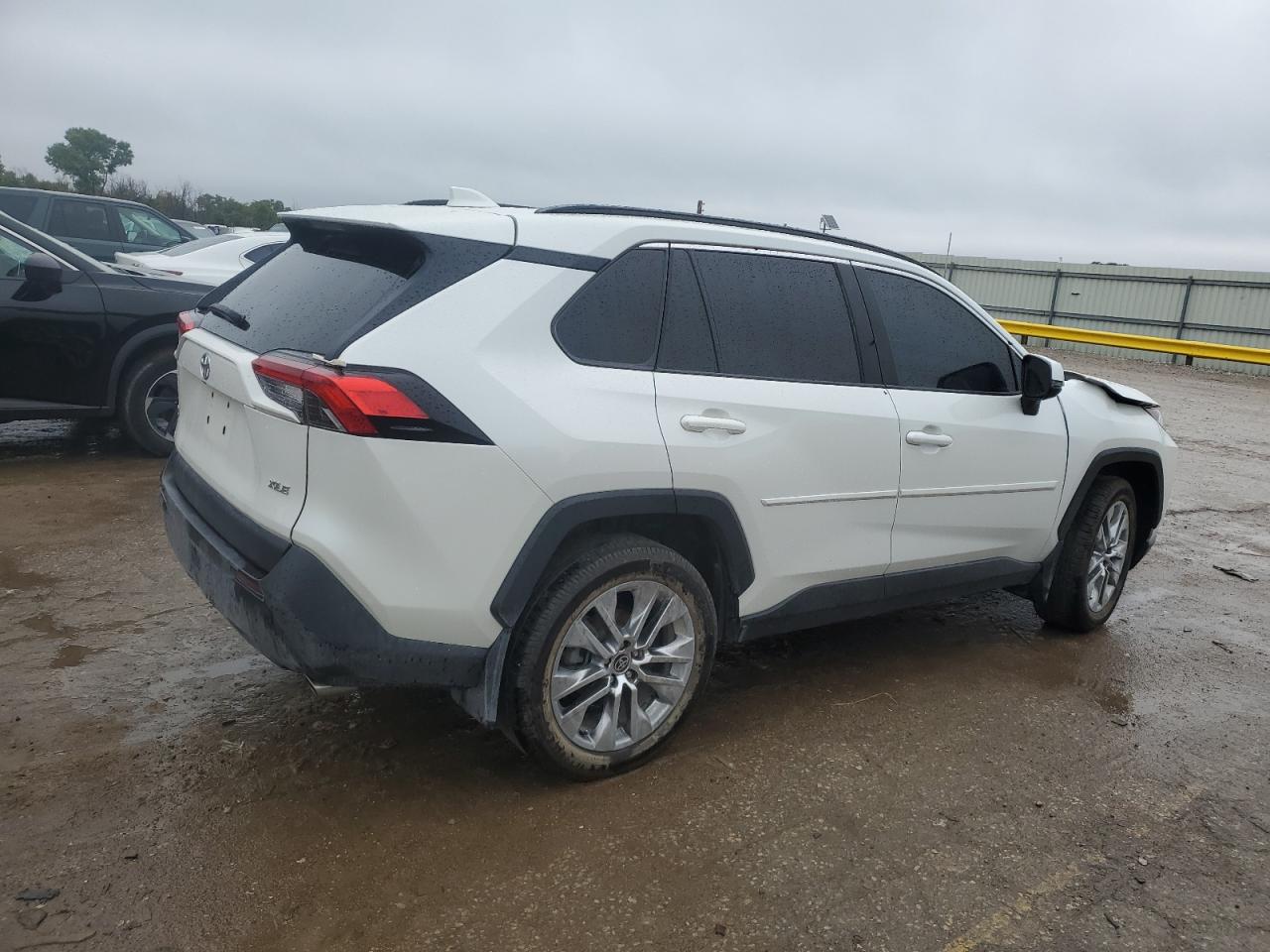 TOYOTA RAV4 XLE PREMIUM