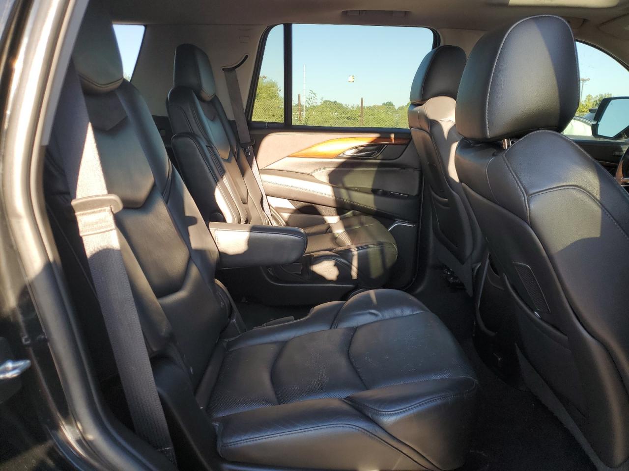 CADILLAC ESCALADE LUXURY