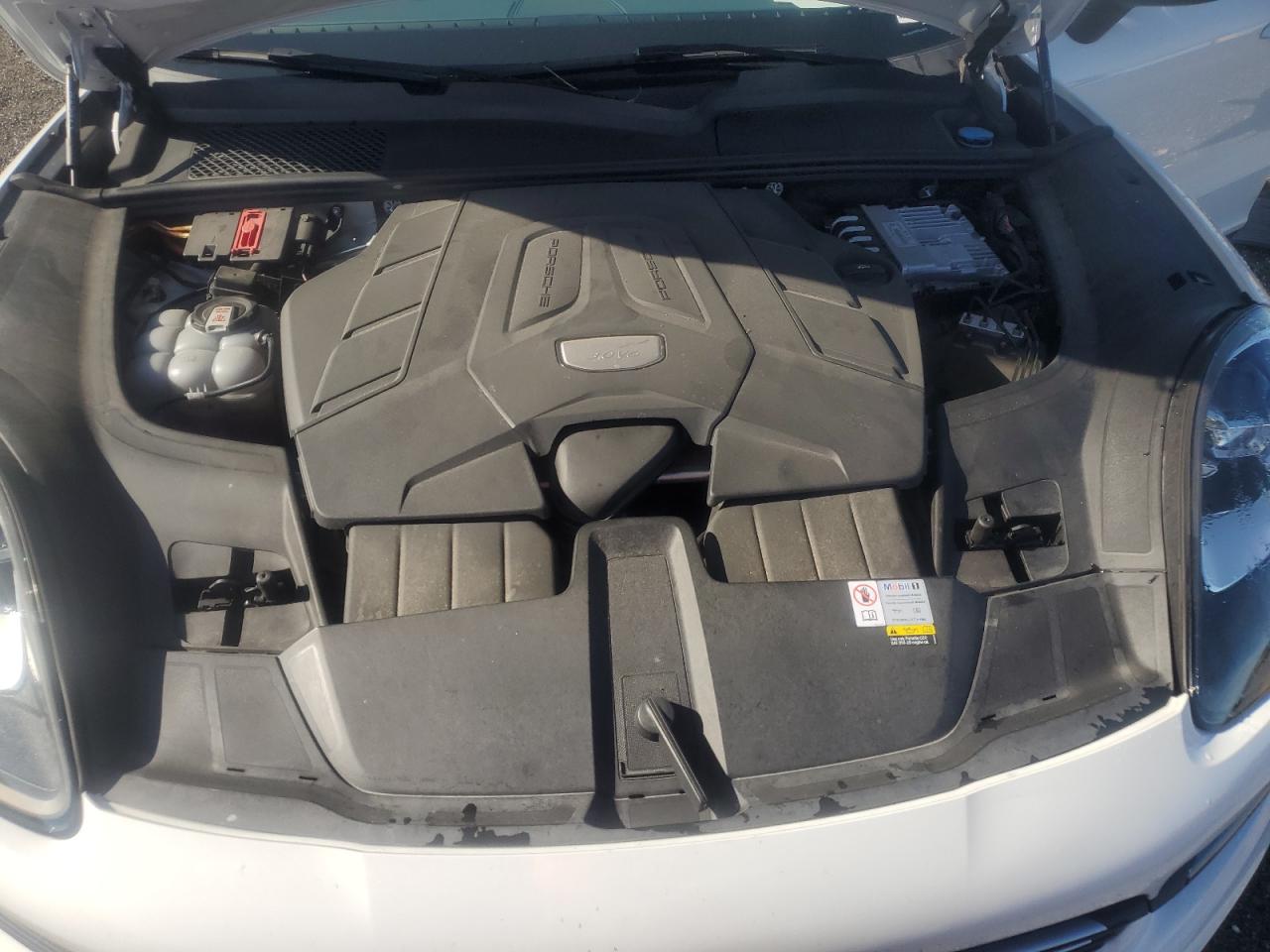 PORSCHE CAYENNE BASE