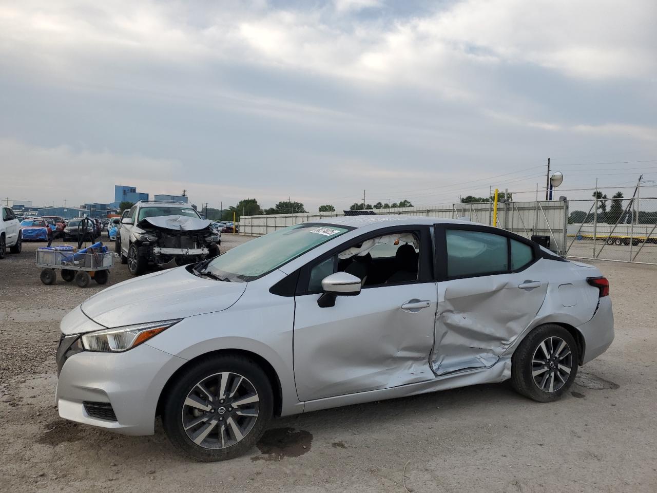 NISSAN VERSA SV