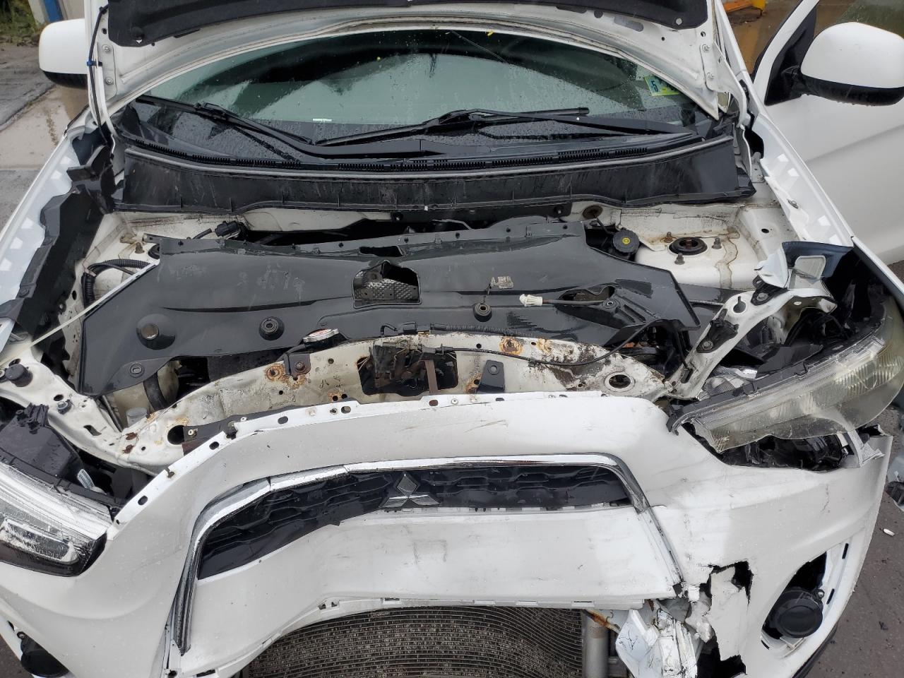 MITSUBISHI OUTLANDER ES