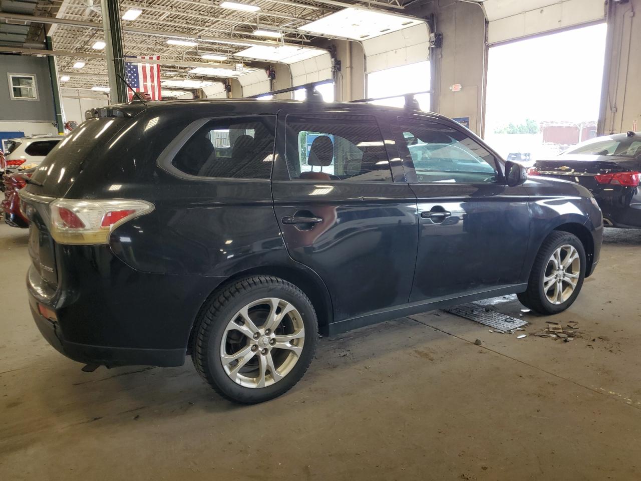 MITSUBISHI OUTLANDER SE