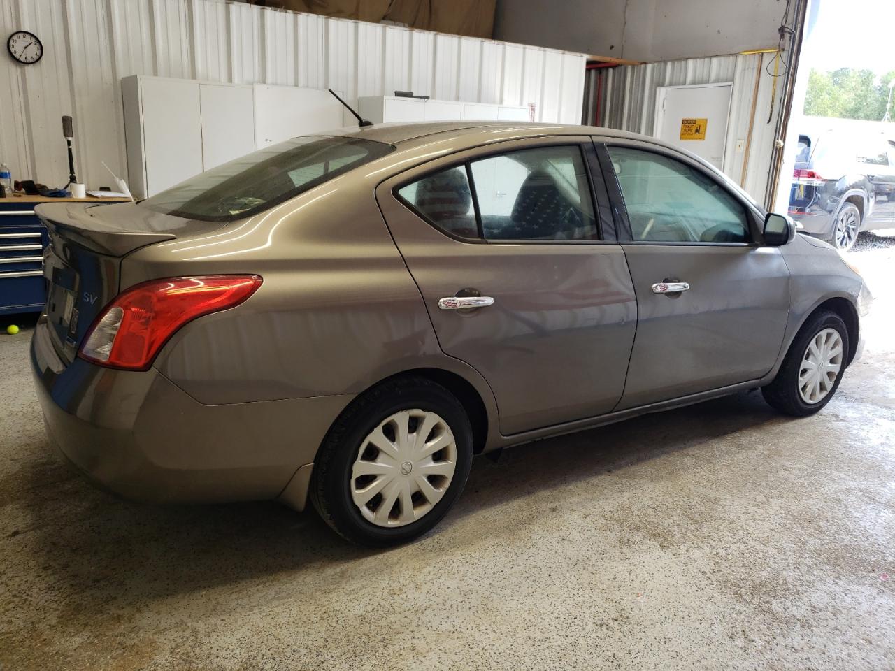NISSAN VERSA S