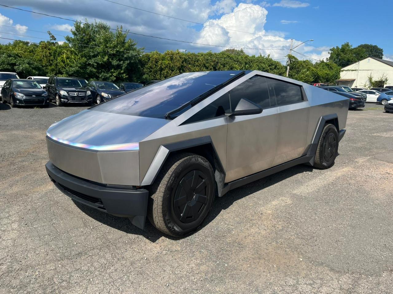 TESLA CYBERTRUCK
