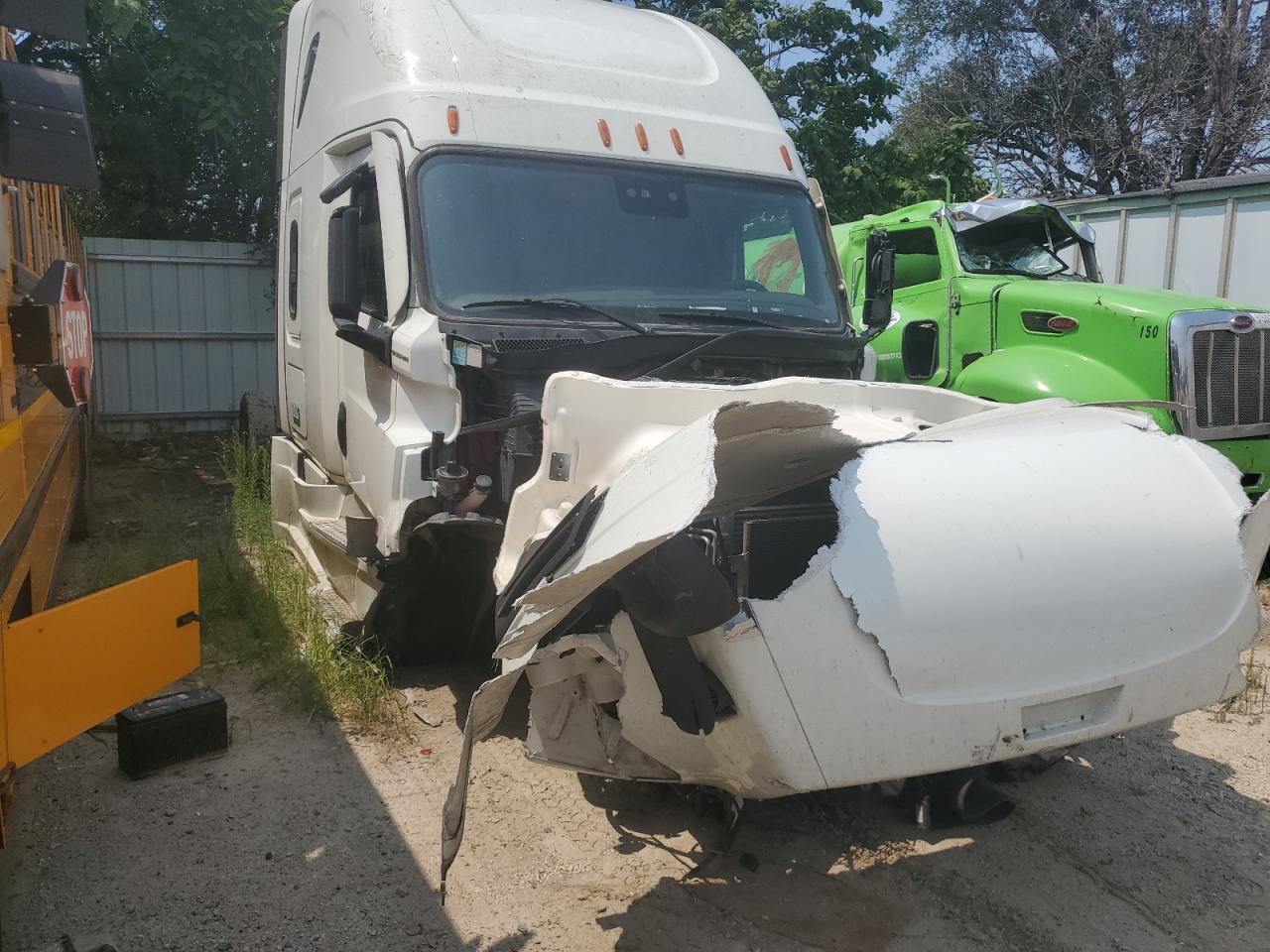 Lot #3279533234 2022 FREIGHTLINER CASCADIA 126