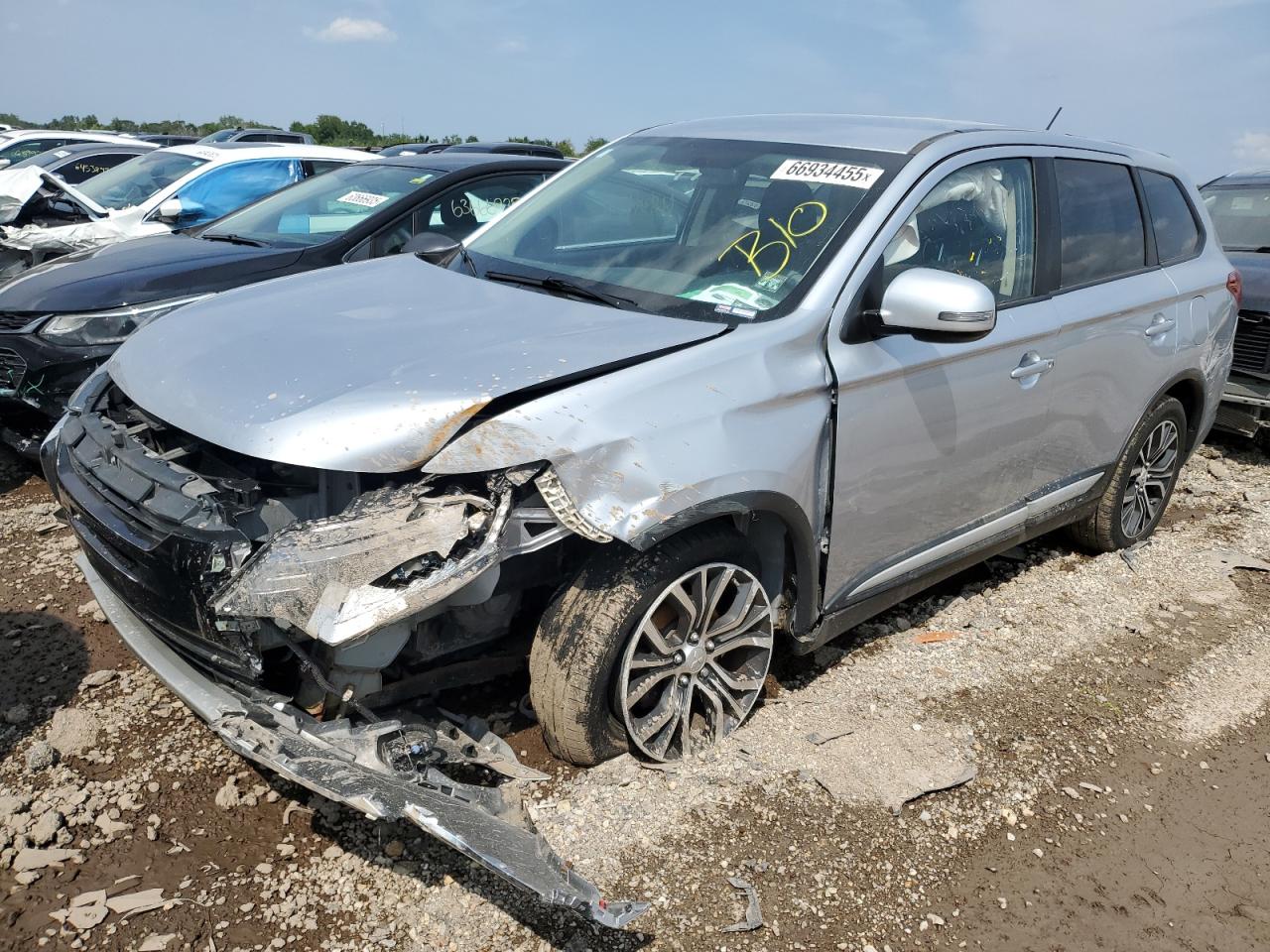 MITSUBISHI OUTLANDER SE