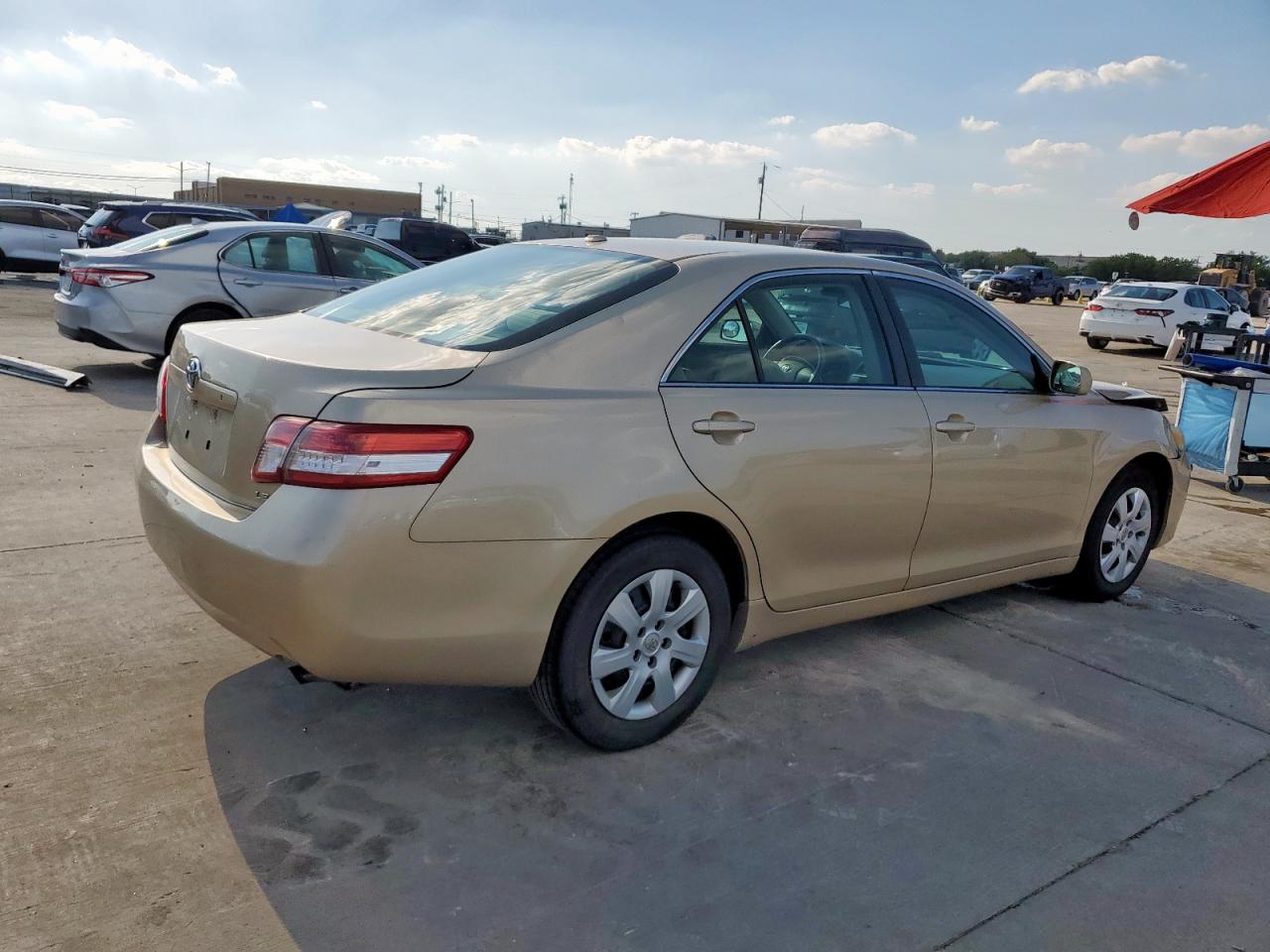 TOYOTA CAMRY BASE
