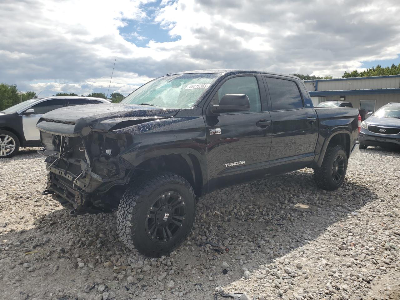 TOYOTA TUNDRA CREWMAX SR5