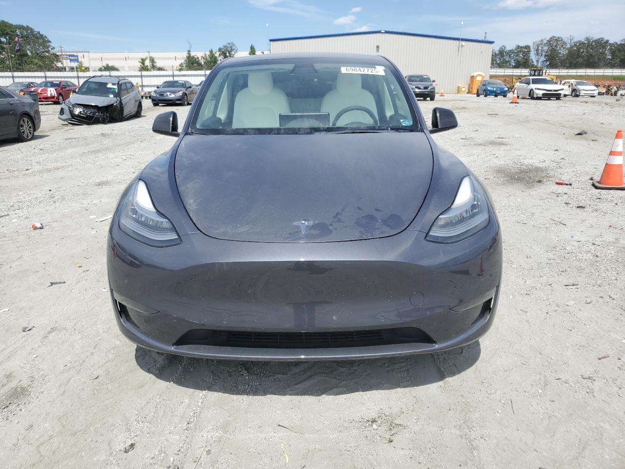 TESLA MODEL Y
