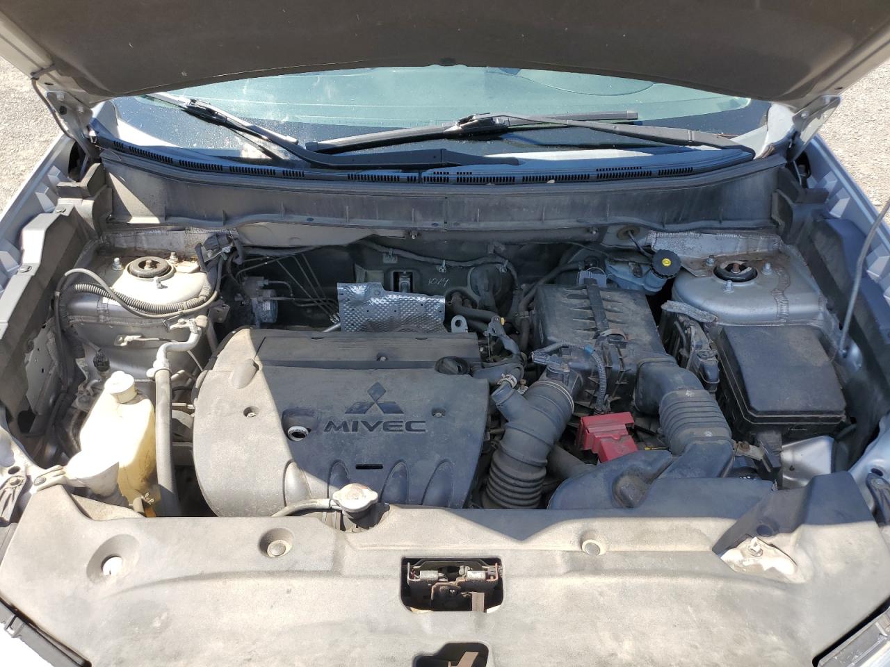 MITSUBISHI OUTLANDER SE