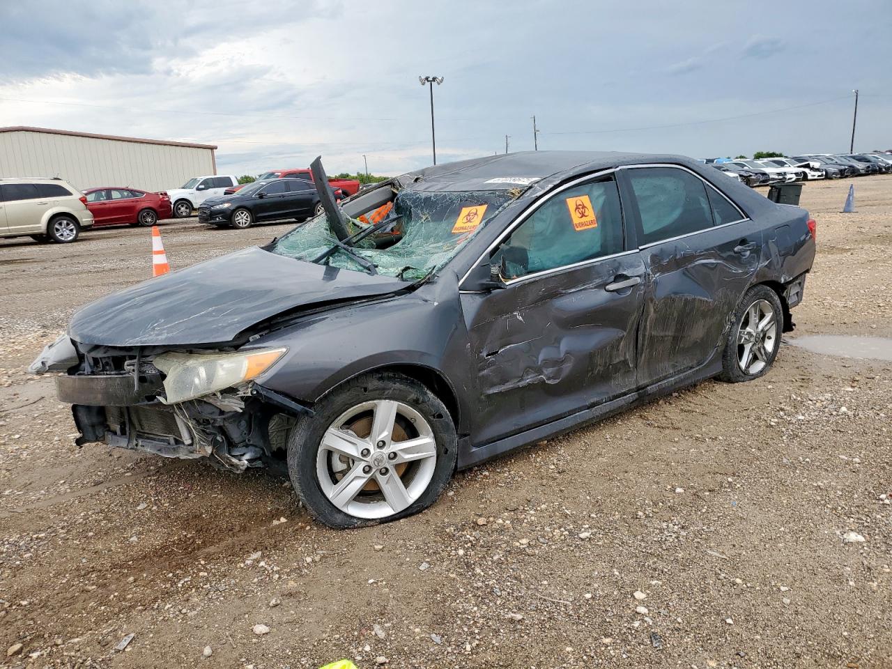 TOYOTA CAMRY BASE
