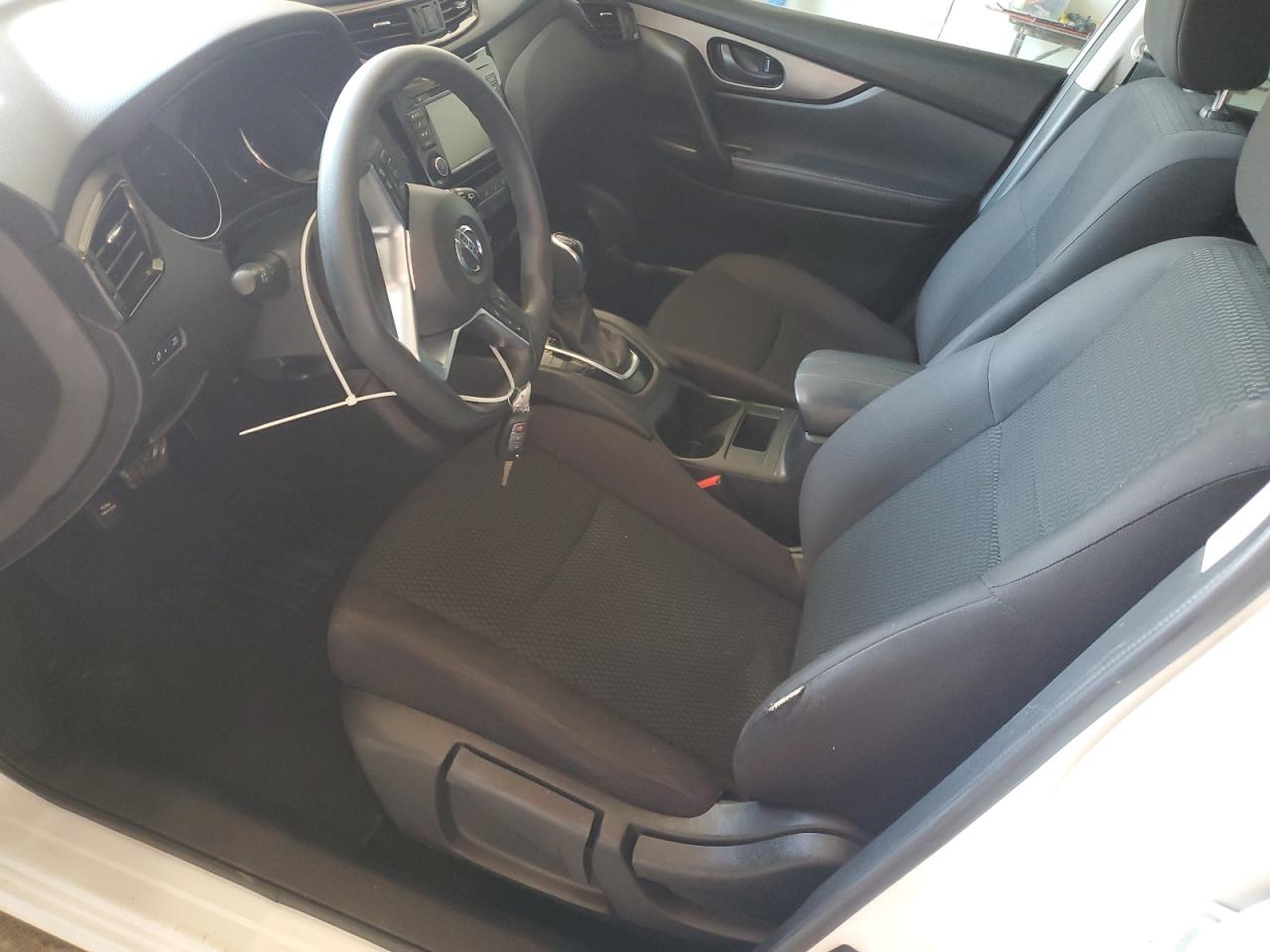 NISSAN ROGUE SPORT S