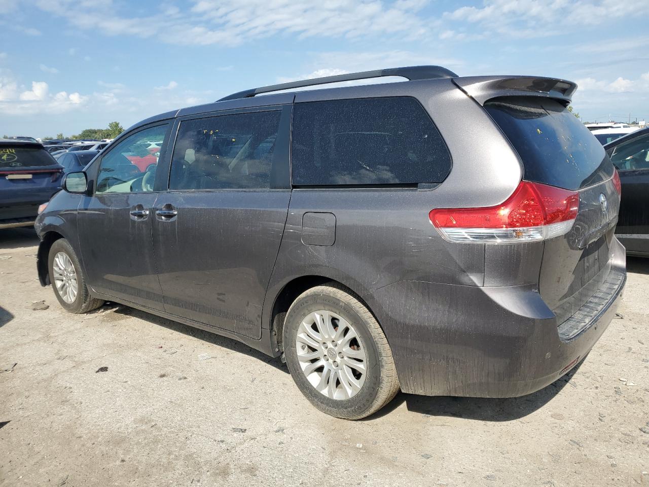 TOYOTA SIENNA XLE