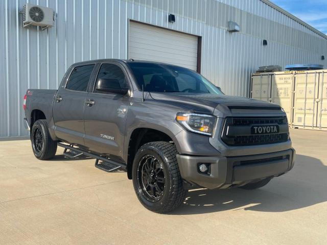 TOYOTA TUNDRA CREWMAX SR5