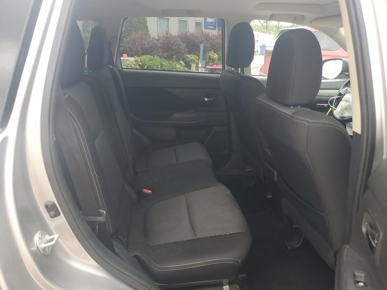 MITSUBISHI OUTLANDER SE