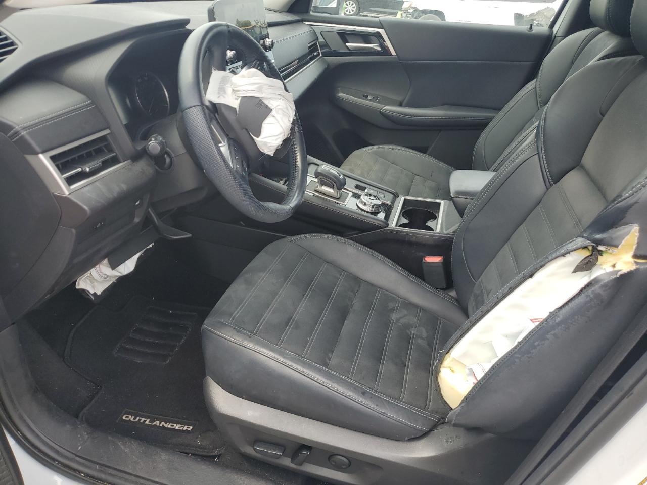 MITSUBISHI OUTLANDER SE