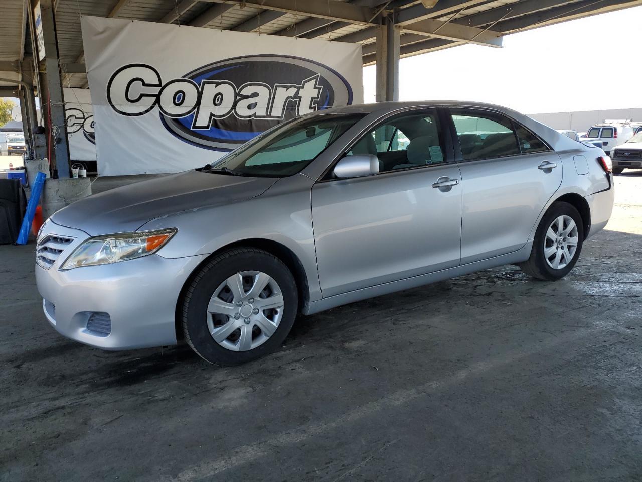 TOYOTA CAMRY BASE