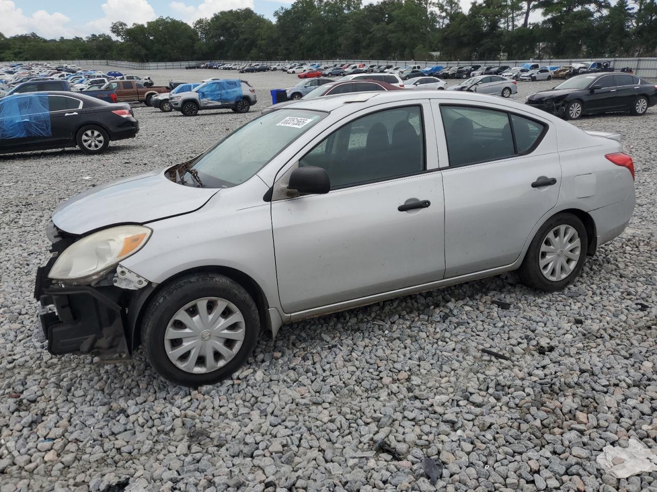 NISSAN VERSA S