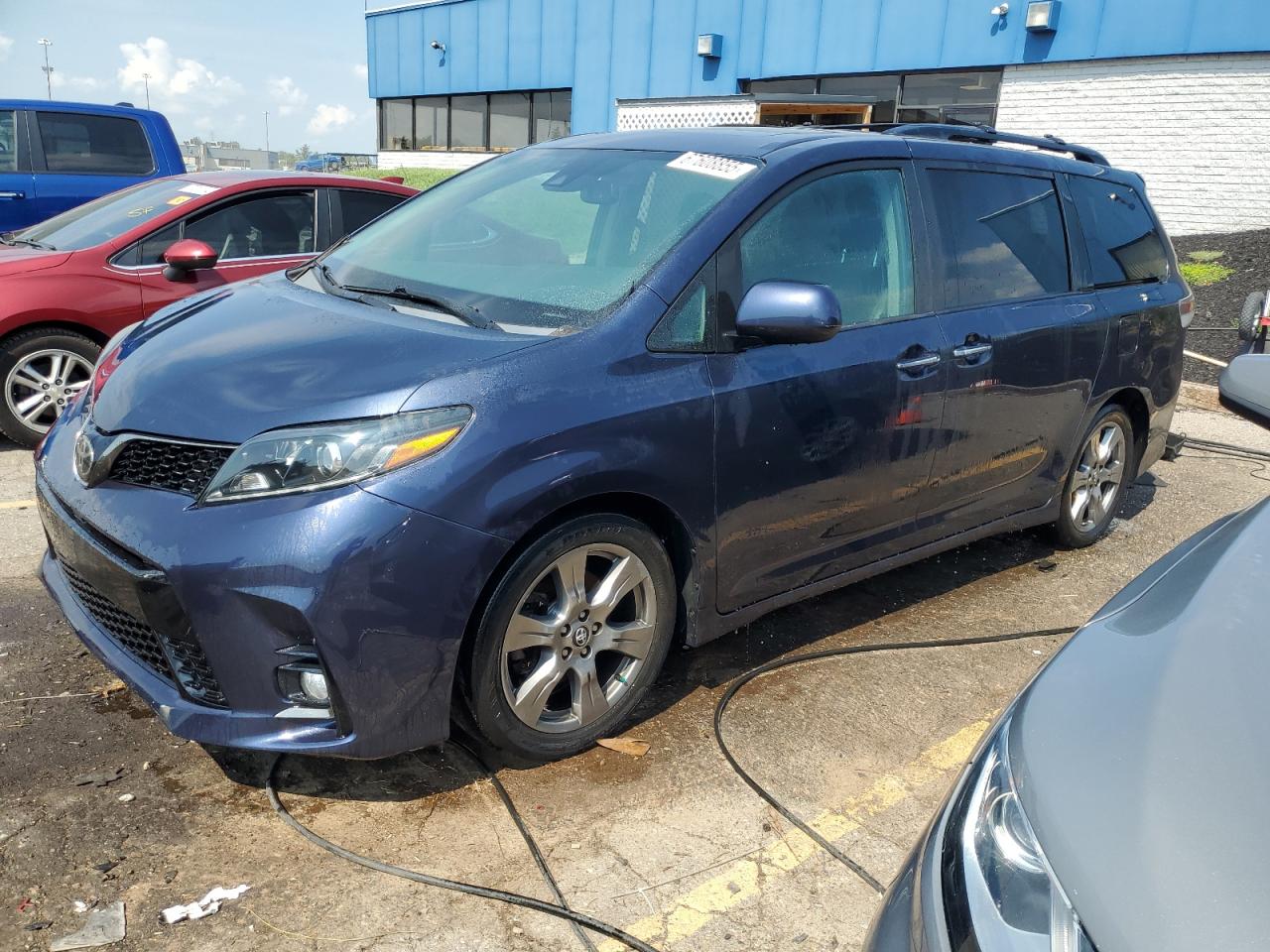 TOYOTA SIENNA SE