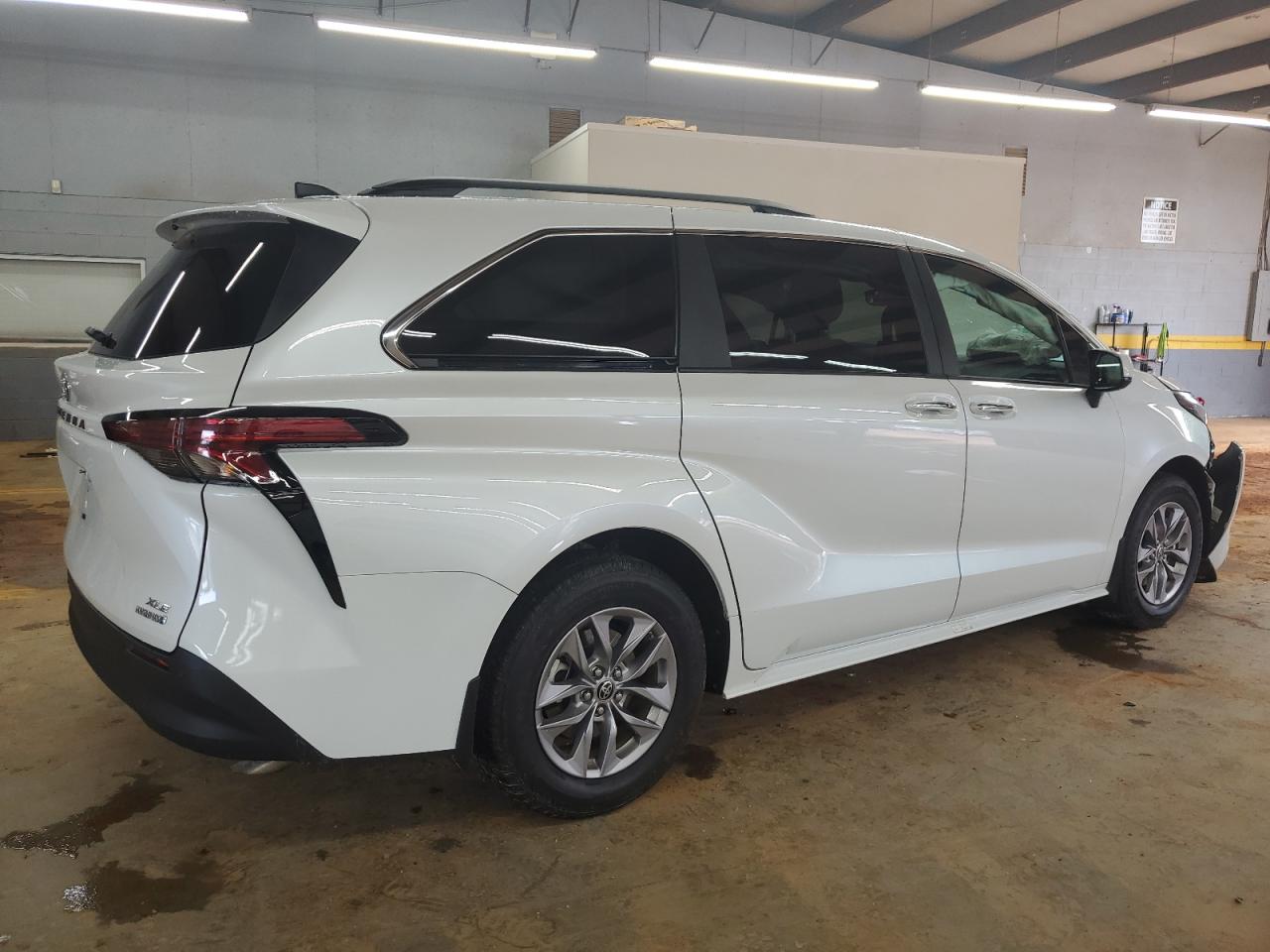TOYOTA SIENNA XLE