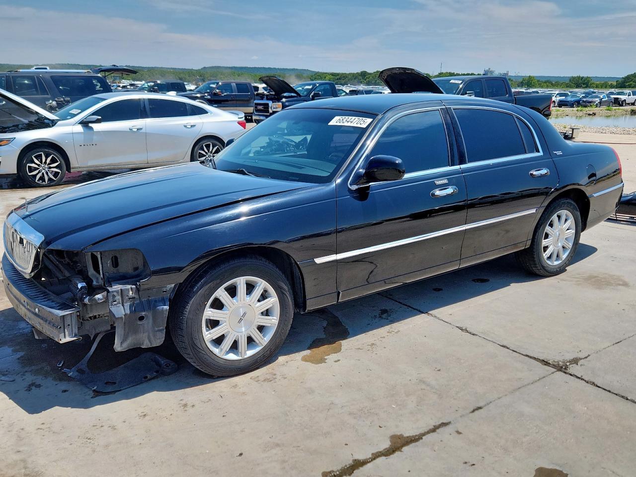 LINCOLN TOWN CAR SIGNATURE LIMITED