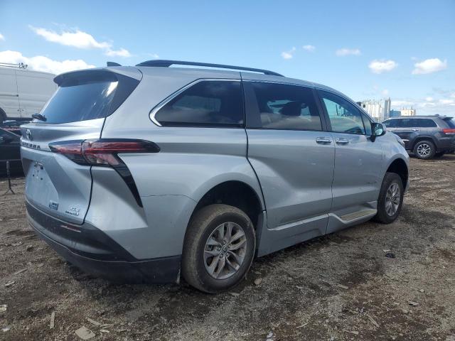 2022 TOYOTA SIENNA XLE 5TDJRKEC3NS080875