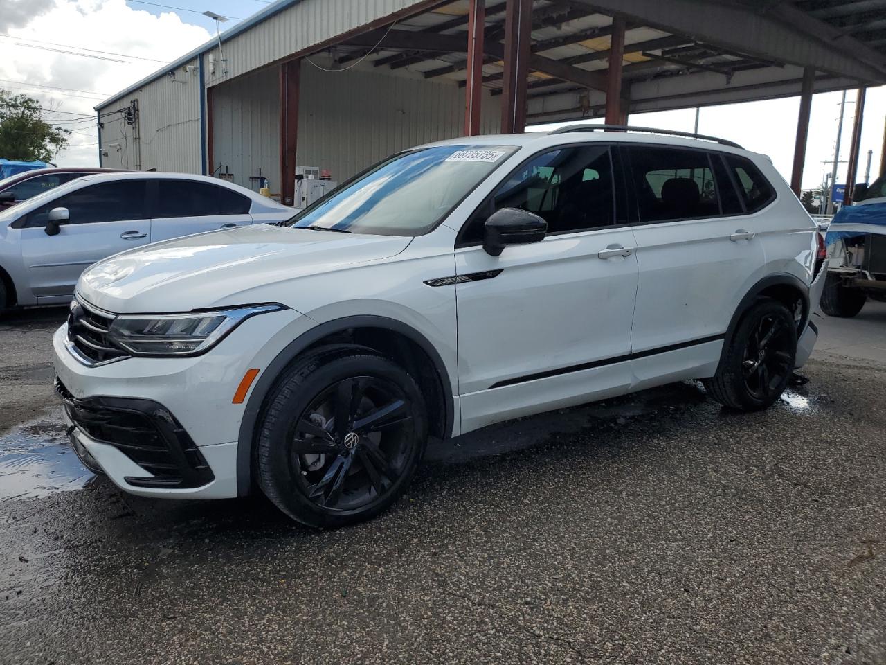 VOLKSWAGEN TIGUAN SE R-LINE BLACK