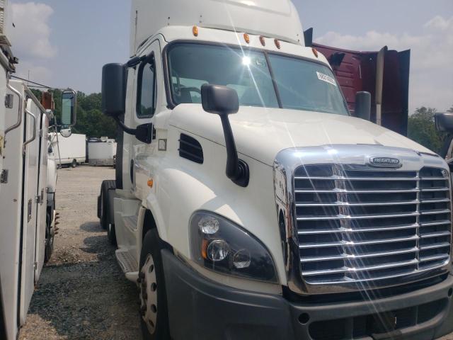 Global Auto Auctions: 2015 FREIGHTLINER CASCADIA 1