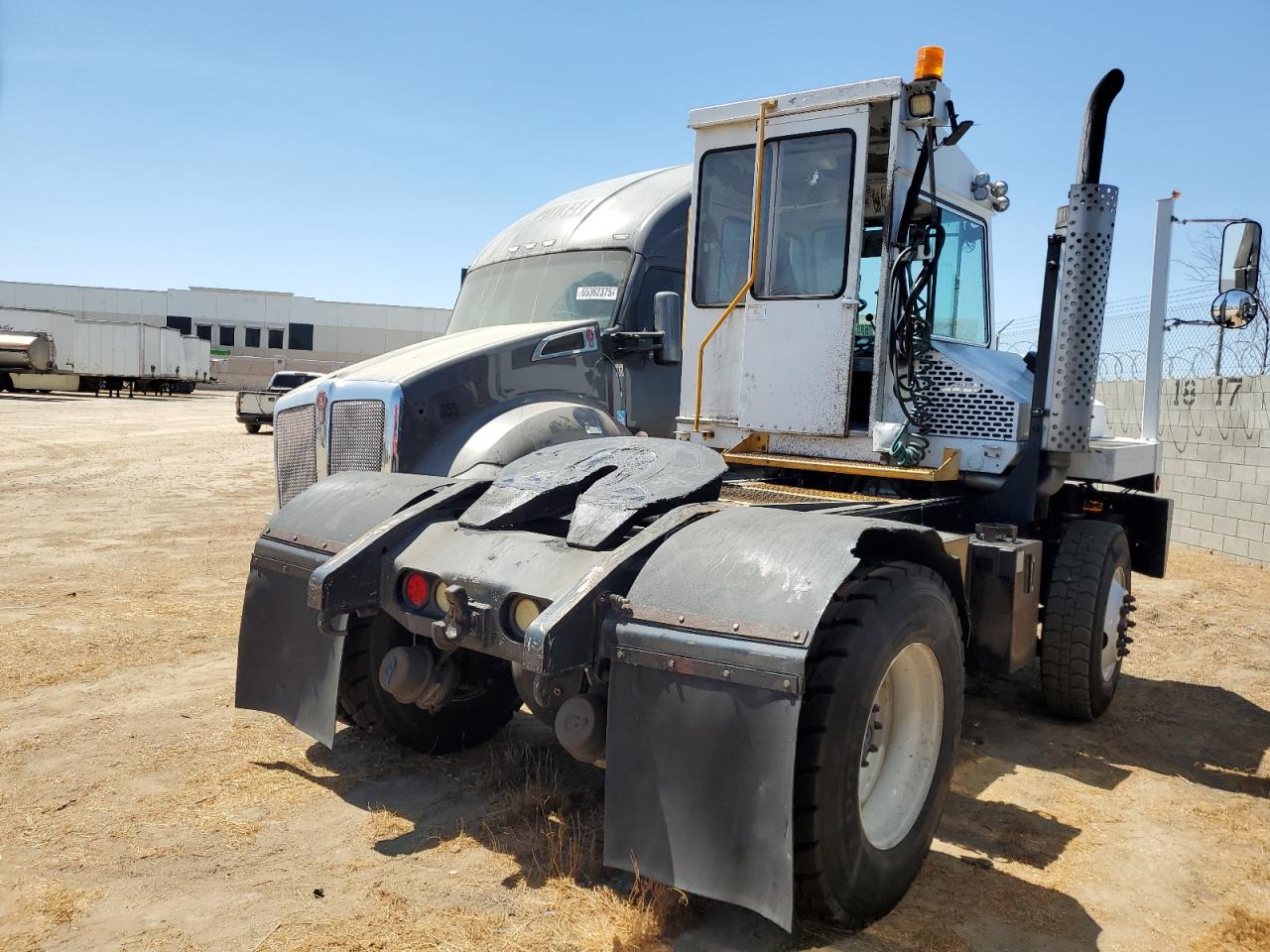 Lot #3296381720 2011 CAPACITY TJ5000