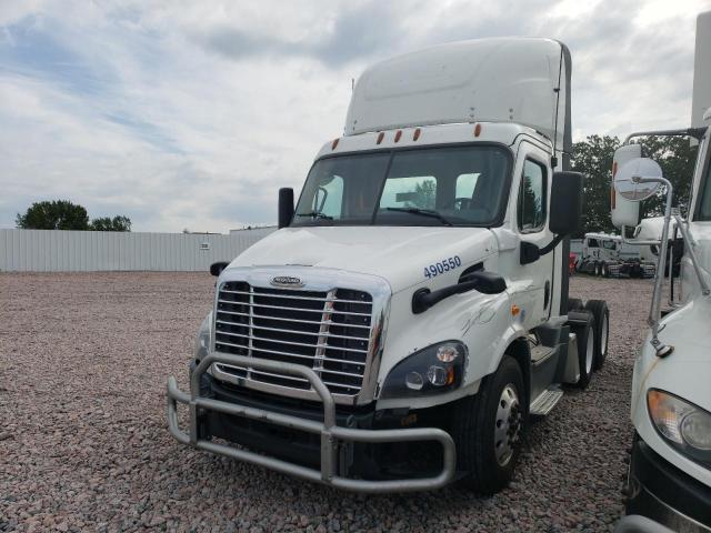 FREIGHTLINER CASCADIA 1 2020 white  diesel 3AKJGBDV6LDMF1905 photo #3