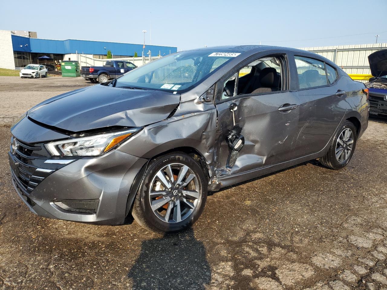 NISSAN VERSA SV