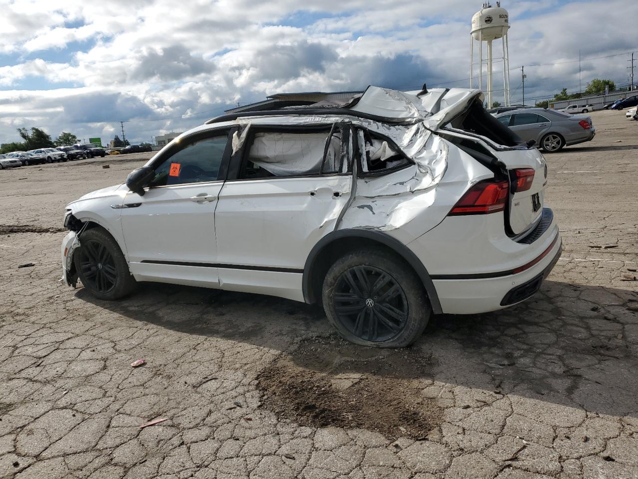 VOLKSWAGEN TIGUAN SE R-LINE BLACK