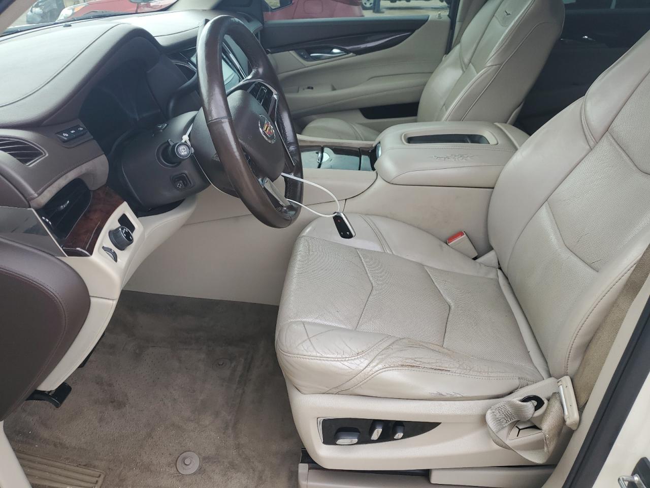 CADILLAC ESCALADE LUXURY