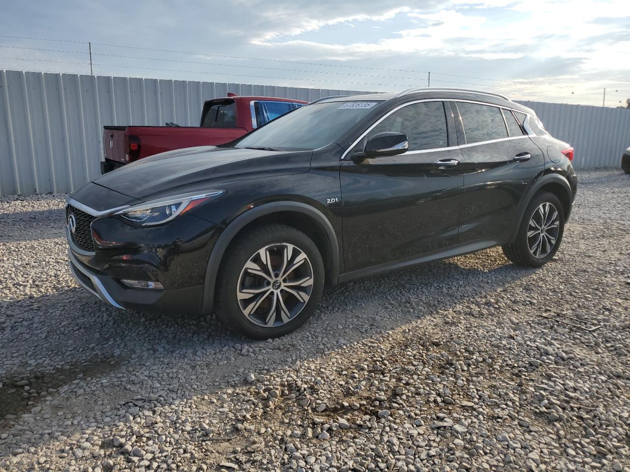 INFINITI QX30 BASE